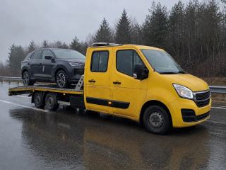 Holowanie SUV-a w deszczu – Świdnica