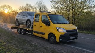 Laweta z SUV-em o wschodzie słońca – Świdnica
