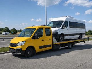 Transport busa osobowego na lawecie – Świdnica